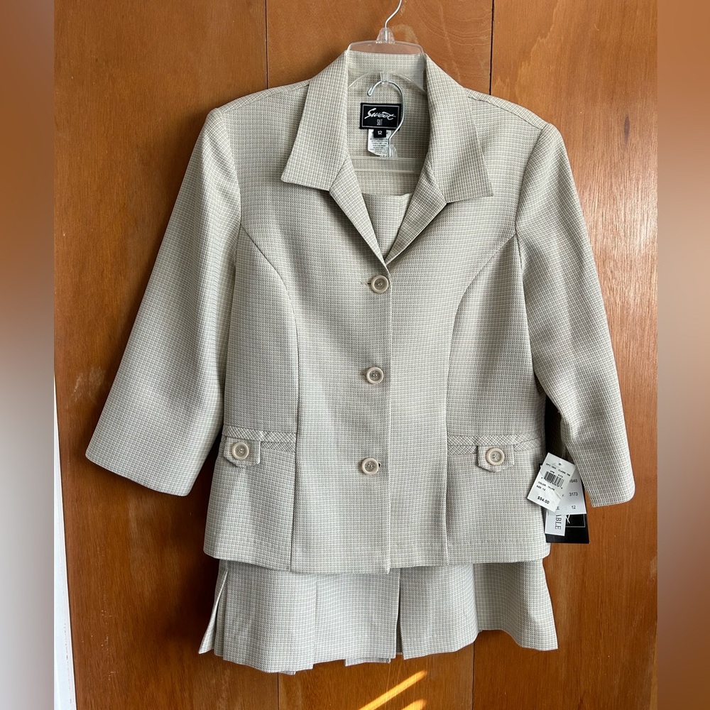 Women’s Suit Set (Jacket & Skirt)
